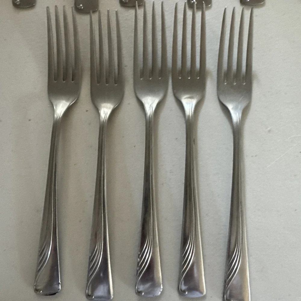 INTERNATIONAL Silco INS53 Stainless Flatware Set 28 PCs Knives Forks Spoons